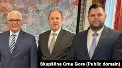 Šef crnogorskog prlamenta Andrija Mandić (lijevo) sa predsjednikom Opštine Nikšić Markom Kovačevićem (desno), januar 2024.