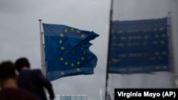 Flamuj të BE-së. Fotografi nga arkivi. 