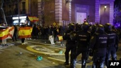 Сблъсъци между полицията и демонстранти в Испания по време на протест срещу преговорите на правителството за предоставяне на амнистия на хора, замесени в проваления опит за независимост на Каталуния през 2017 г. Мадрид, 9 ноември 2023 г.