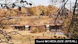 საბავშვო რკინიგზის ხიდის შემორჩენილი ფრაგმენტი