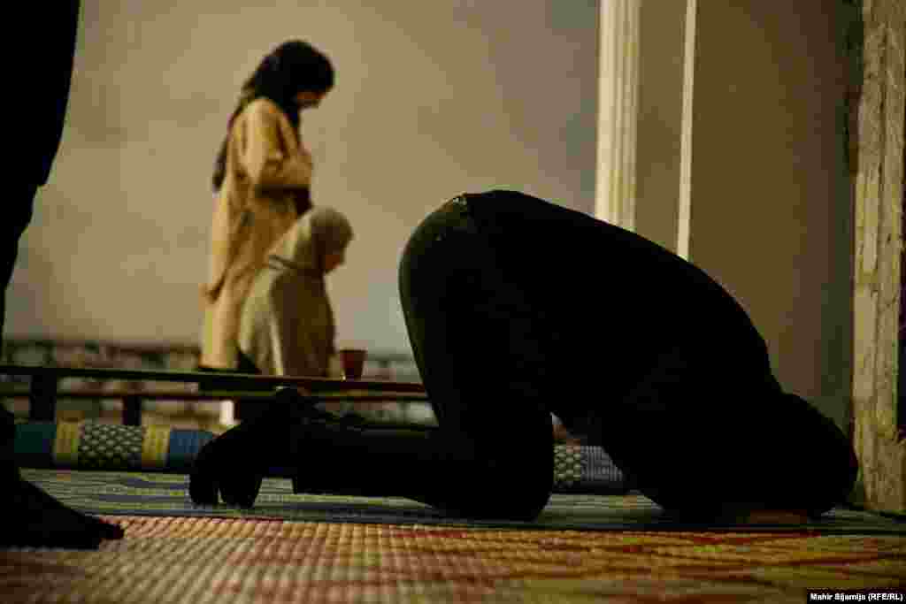 Trideset dana ramazana muslimani provode uz molitvu i dijeleći s obitelji i prijateljima zajedničke obroke. &nbsp;