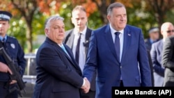 Milorad Dodik boszniai szerb vezető fogadja Orbán Viktort Banja Lukában 2024. április 5-én