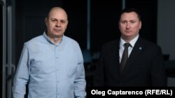 Autorul podcastului „În esență...”, Eugen Urușciuc, și Avocatul Poporului, Ceslav Panico, în redacția Europei Libere