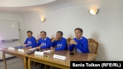 Представители незарегистрированной оппозиционной партии «Алга, Казахстан!» на пресс-конференции. Астана, 27 марта 2023 года