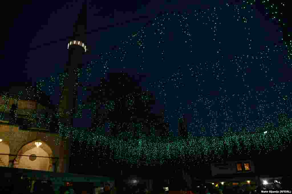 U ramazanu se obavlja i posebna molitva - teravija, što je zapravo noćna molitva. Prva teravija se obavlja u noći kad počinje ramazan.&nbsp;