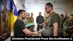 Volodimir Zelenski u posjeti vojnicima u Pokrovsku, Ukrajina, 26. juni 2024.