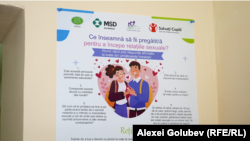 Imagine de la o lecție interactivă de educație sexuală pentru tinerii din Anenii Noi.