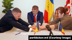 Alexandru Beschieru, președintele Partidului „Forţa de Alternativă şi de Salvare a Moldovei”, Ilan Șor și reprezentanta partidului „Ai noștri”, Daria Fiodorova.