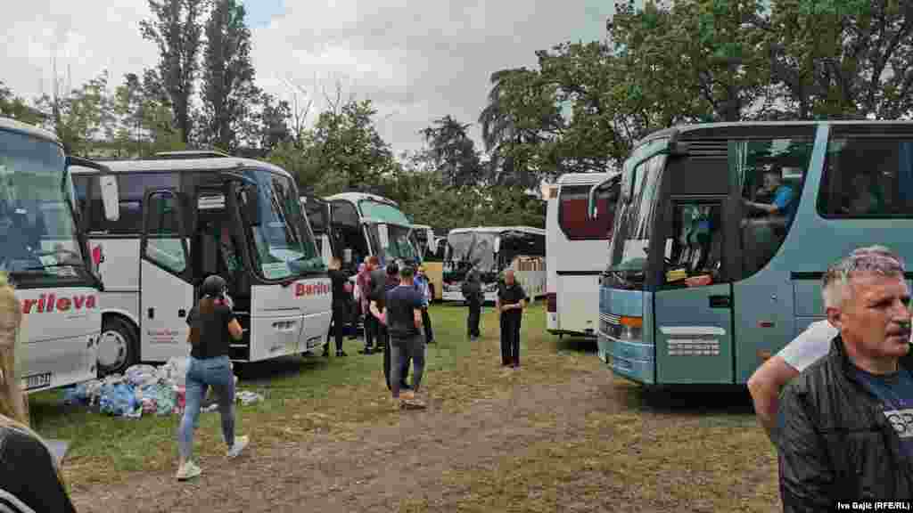 Predsednik Srbije je skup najavio kao &quot;najveći koji je ikada bio u Srbiji&quot;. On je 16. maja pozvao je da na miting ne dođe &quot;niko ukoliko ga neko primorava i tera&quot;.