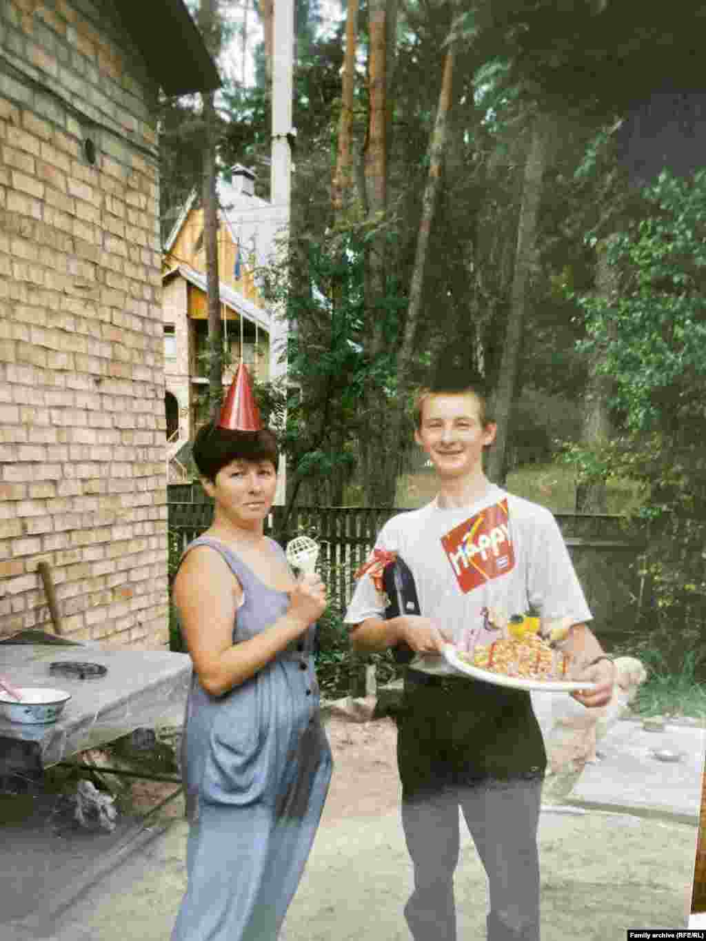 Ivan na nečijoj rođendanskoj proslavi. U objavi na Facebooku, rodica je napisala:&nbsp;&quot;Ivan je bio sretan i dobar čovjek. Kako bih voljela da je samo ostao moj mlađi rođak, živ i veseo.&quot;