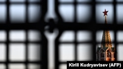 Изглед към Спаската кула на Кремъл в центъра на Москва (илюстративна снимка).