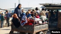 Palestinci koji bježe iz Khan Younisa zbog izraelske kopnene operacije stižu u Rafah u južnom Pojasu Gaze, 22. januara 2024. 