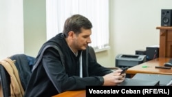 Avocatul lui Vladimir Plahotniuc, Lucian Rogac, la Judecătoria Buiucani