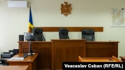 Judecătorii cu mandatele expirate nu pot să examineze dosare și nici să se angajeze în altă parte.