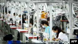 Одна из многочисленных текстильно-галантерейных фабрик в городе Гуанчжоу на юге КНР