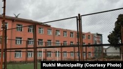 რუხის სკოლას ქარმა სახურავი გადახადა.