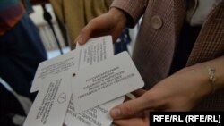 „ფასების ანტისაომარი ეტიკეტები“, რომლებიც საშა სკოჩილენკომ გამოიყენა "პერეკრიოსტოკში" აქციაზე