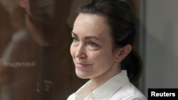 Jurnalista Alsu Kurmasheva, reținută de autoritățile ruse de șase luni, la Kazan.