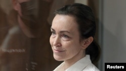 Alsu Kurmasheva në një sallë gjyqi në Rusi, 1 prill 2024.