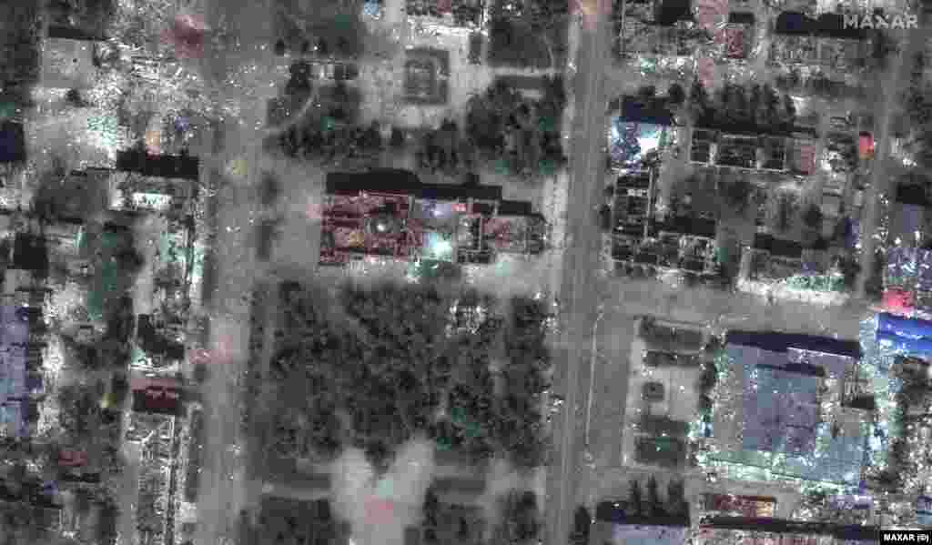 Na snimcima od 15. maja 2023. vidi se da je potpuno uništeno Pozorište i sve u okruženju. &quot;Posljednjih nekoliko dana pokazalo je da možemo ići naprijed i uništiti neprijatelja čak i u ovako izuzetno teškim uslovima&quot;, rekao je Sirskij. &quot;Operacija odbrane Bahmuta se nastavlja. Sve potrebne odluke za odbranu su donesene.&quot;