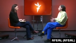 Andrada Cilibiu organizează în fiecare an un marș al femeilor care cer ca dreptul lor la avort să fie respectat. În studioul Europa Liberă, Andrada i-a povestit Andreei Ofițeru ce probleme întâmpină femeile care apelează la organizația Filia, din care face parte.