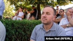 Rushit Jeta, gjatë ceremonisë së përurimit të shtatores së Leotrim Ahmetit në Skënderaj.