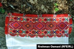 Copë nga koleksioni i rrobave tradicionale të Arbnora Kolgjeraj Rexha dhe Lajde Kolgjeraj.