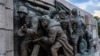 A szófiai szovjet katonai emlékmű egyik oldala