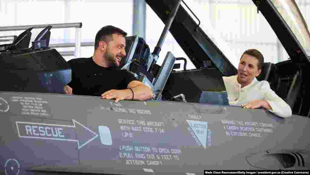 ДАНСКА / ХОЛАНДИЈА -&nbsp;Холандија и Данска соопштија дека ќе и дадат борбени авиони Ф-16 на Украина откако ќе се исполнат одредени &bdquo;услови&ldquo;. Ова е долгоочекуван чекор што ќе му помогне на Киев да ја пополни клучната дупка во своите вооружени сили.