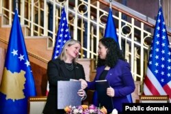 Pamje pas nënshkrimit të marrëveshjes.