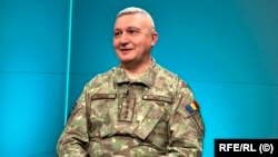 Președintele Klaus Iohannis și premierul Marcel Ciolacu au amendat avertismentele șefului Statului Major al Apărarii de la Europa Liberă în timp ce oficiali NATO au apreciat declarațiile generalului Vlad.