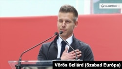 Magyar Péter március 15-i beszéde közben