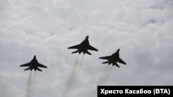 Изтребители МиГ-29 на парада за 6 май в София. 