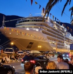 Kruzer i kotorska riva, juni 2023.