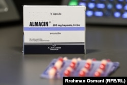 Još jedan antibiotik koji je ekipa Radija Slobodna Evropa kupila bez recepta u apoteci u Prištini na Kosovu.