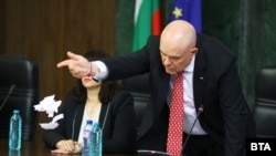 Главният прокурор Иван Гешев скъса оставката си при първата си публична изява след взрива до автомобила му