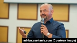 Adrian Asoltanie spune că a devenit trainer financiar învățând din propriile greșeli. Este autor al cărții „Dragă, unde-s banii? Lecții de viață pentru echilibru și prosperitate.”