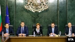 Зам.-председателят на ДАНС Петър Петров, прокурор Ангел Кънев, административният ръководител на СГП Илиана Кирилова, зам.-главният прокурор на София Христо Кръстев и директорът на ГДБОП Явор Серафимов (от ляво надясно) дадоха пресконференция