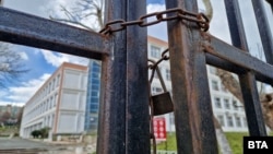 Училище "Елин Пелин" в Бургас беше сред евакуираните заради бомбени заплахи в сряда.