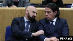 Ministar MUP-a Ramo Isak i ministar financija Toni Kraljević na sjednici Doma naroda 25. 1. 2024.