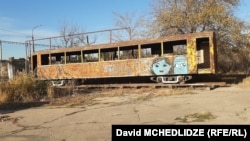 საბავშვო რკინიგზის დაშლილი ვაგონი დღეს რუსთავში