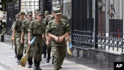 У штаба Южного военного округа в Ростове-на-Дону. Архивное фото