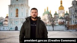 პრეზიდენტმა ზელენსკიმ უკრაინელებს გაერთიანების დღე კიევის სოფიას მოედნიდან მიულოცა. 2024 წლის 22 იანვარი 