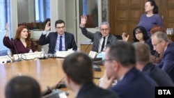 Депутатите в бюджетната комисия гласуват законопроекта за бюджета на държавното обществено осигуряване за 2024 г., София, 11 декември 2023 г.