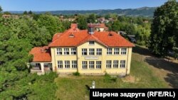 Училището в село Голяма Желязна