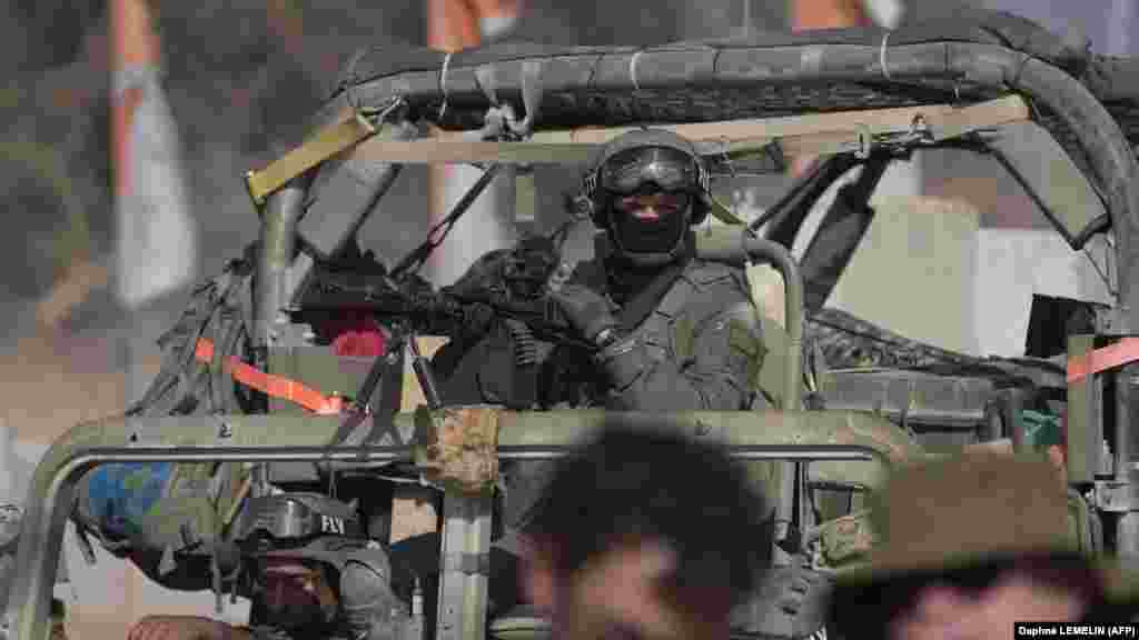 A szerdán közzétett legfrissebb adatok szerint a gázai szárazföldi offenzíva során harmincegy izraeli katona halt meg, és több mint kétszázhatvanan megsebesültek. Palesztin tisztviselők szerint október 7. óta 10.569 embert öltek meg az izraeliek, az áldozatok negyven százaléka gyerek