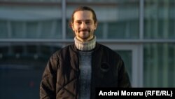 Roman Malai este un actor și regizor din R. Moldova, care activează la trei teatre și montează spectacole independente.