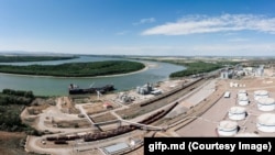 Portul Giurgiulești, construit în ultimii 30 de ani pe Dunăre, este deținut în prezent de Banca Europeană pentru Reconstrucție și Dezvoltare (BERD).