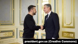 Володимир Зеленски и Антъни Бликнен по време на срещата им в Киев във вторник