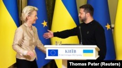 Украинскиот претседател Володомир Зеленски и претседателката на ЕК, Урсула Фон дер Лајен